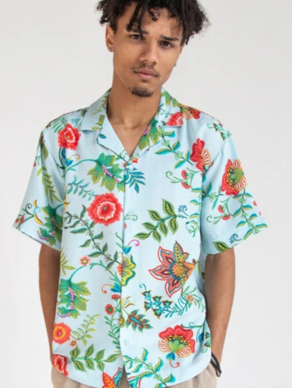 NWT, Malibu, Paisley Light Blue Floral Short-Sleeve Button-Up Shirt